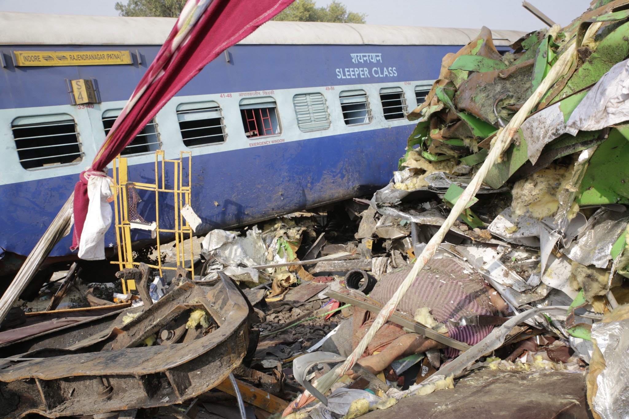 Pri železničnom nešťastí zomrelo najmenej 107 ľudí